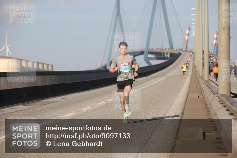 03.10.2025 - Köhlbrandbrückenlauf Lena Gebhardt http://msf.ph/oto/9097133 03.10.2025 09:33:36 Position 2  meine-sportfotos.de