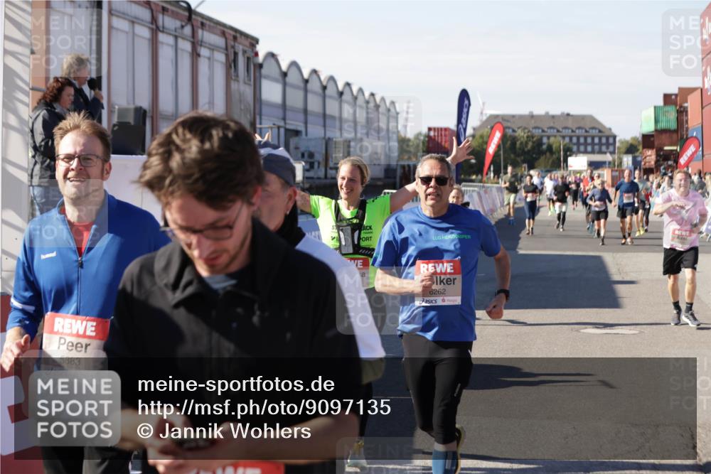 03.10.2025 - Köhlbrandbrückenlauf Jannik Wohlers http://msf.ph/oto/9097135 03.10.2025 13:21:14 Ziel 4363, 4393, 4601, 4680, 4749, 4846, 5265, 5363, 5450, 5618, 5746, 5873, 5878, 5882, 5883, 6262, 6282, 6602, 6756 meine-sportfotos.de