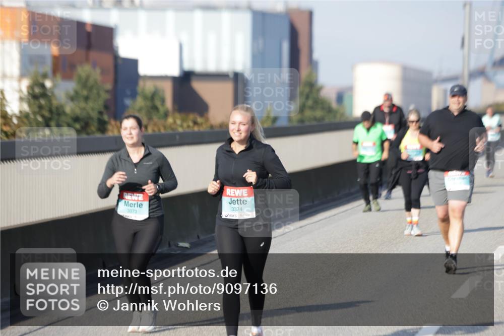 03.10.2025 - Köhlbrandbrückenlauf Jannik Wohlers http://msf.ph/oto/9097136 03.10.2025 10:17:45 Position 3 3373, 3374 meine-sportfotos.de