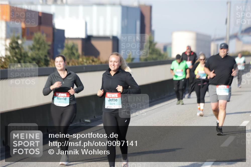 03.10.2025 - Köhlbrandbrückenlauf Jannik Wohlers http://msf.ph/oto/9097141 03.10.2025 10:17:46 Position 3 3373, 3374 meine-sportfotos.de
