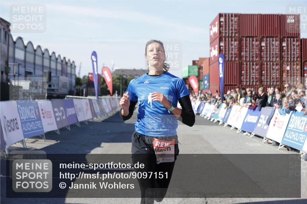 03.10.2025 - Köhlbrandbrückenlauf Jannik Wohlers http://msf.ph/oto/9097151 03.10.2025 12:55:51 Ziel 4001, 4594, 6100, 6480, 6762 meine-sportfotos.de