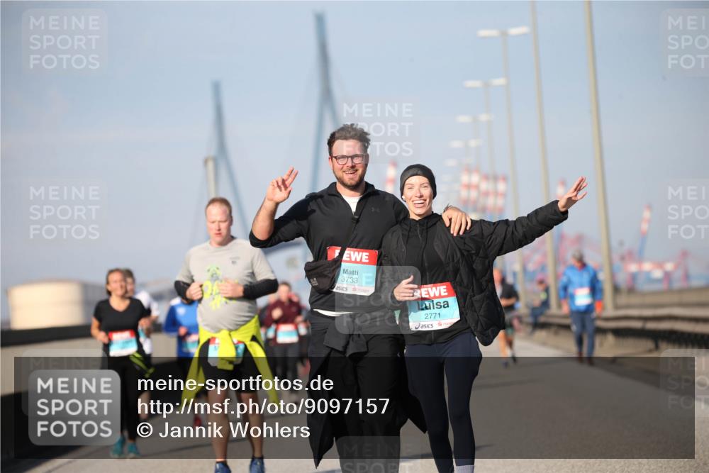 03.10.2025 - Köhlbrandbrückenlauf Jannik Wohlers http://msf.ph/oto/9097157 03.10.2025 10:15:50 Position 3 3733, 2771 meine-sportfotos.de