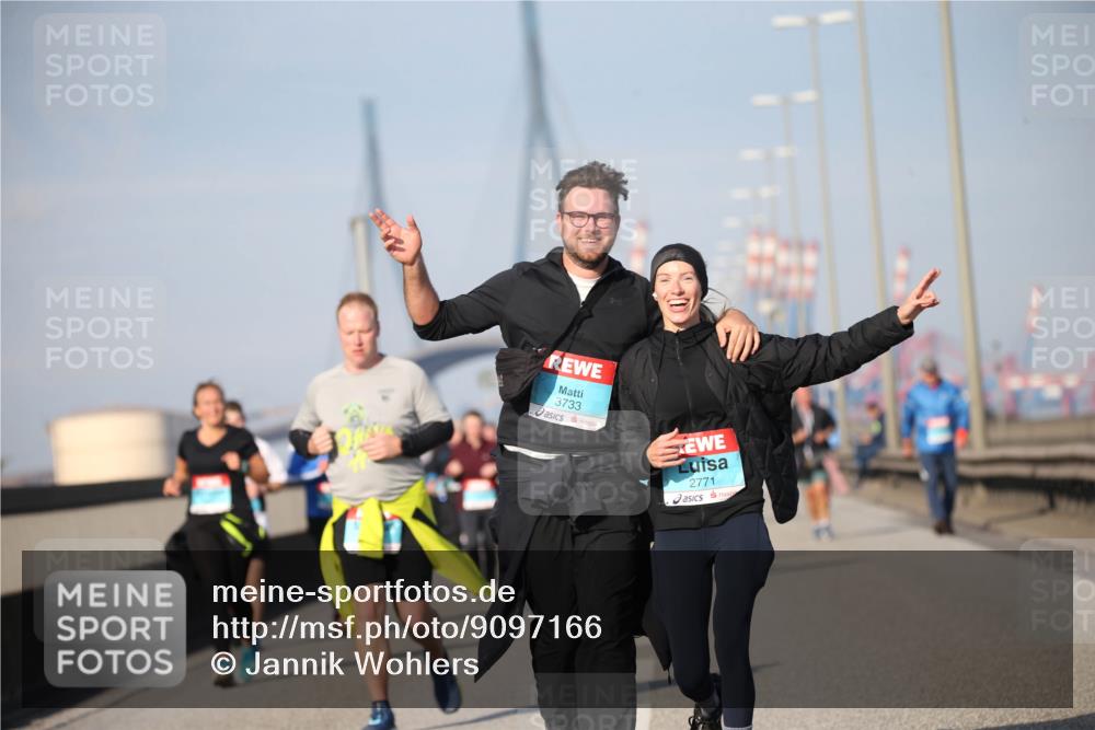 03.10.2025 - Köhlbrandbrückenlauf Jannik Wohlers http://msf.ph/oto/9097166 03.10.2025 10:15:50 Position 3 3733, 2771 meine-sportfotos.de