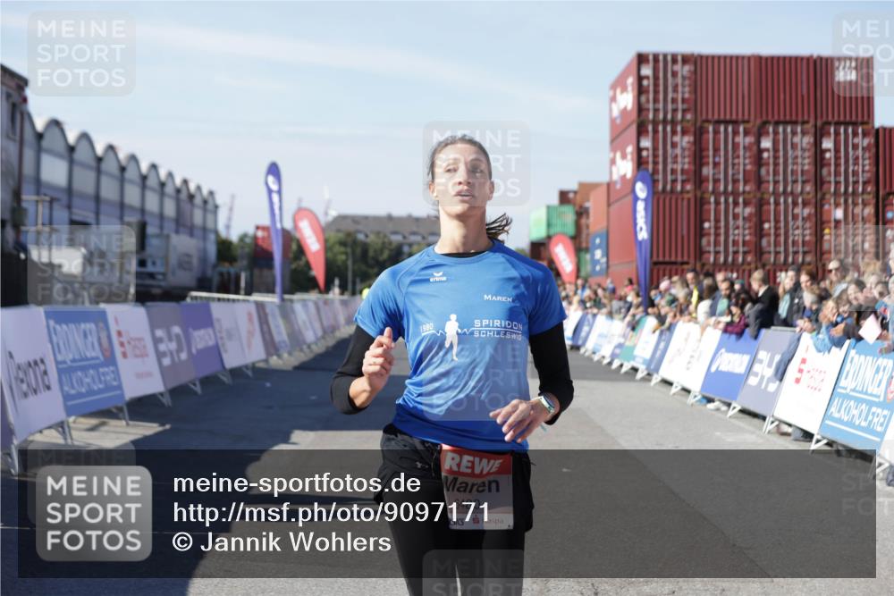 03.10.2025 - Köhlbrandbrückenlauf Jannik Wohlers http://msf.ph/oto/9097171 03.10.2025 12:55:51 Ziel 4001, 4594, 6100, 6480, 6762 meine-sportfotos.de