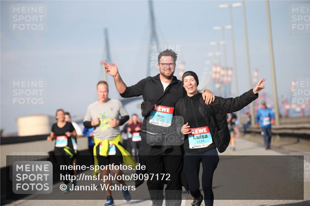 03.10.2025 - Köhlbrandbrückenlauf Jannik Wohlers http://msf.ph/oto/9097172 03.10.2025 10:15:51 Position 3 3733, 2771 meine-sportfotos.de