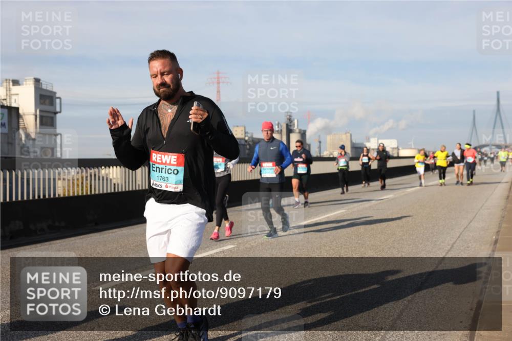 03.10.2025 - Köhlbrandbrückenlauf Lena Gebhardt http://msf.ph/oto/9097179 03.10.2025 10:10:10 Position 2 1763 meine-sportfotos.de