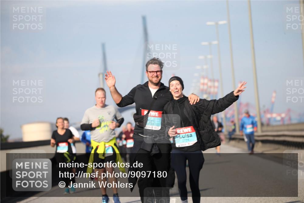 03.10.2025 - Köhlbrandbrückenlauf Jannik Wohlers http://msf.ph/oto/9097180 03.10.2025 10:15:51 Position 3 3733, 2771 meine-sportfotos.de