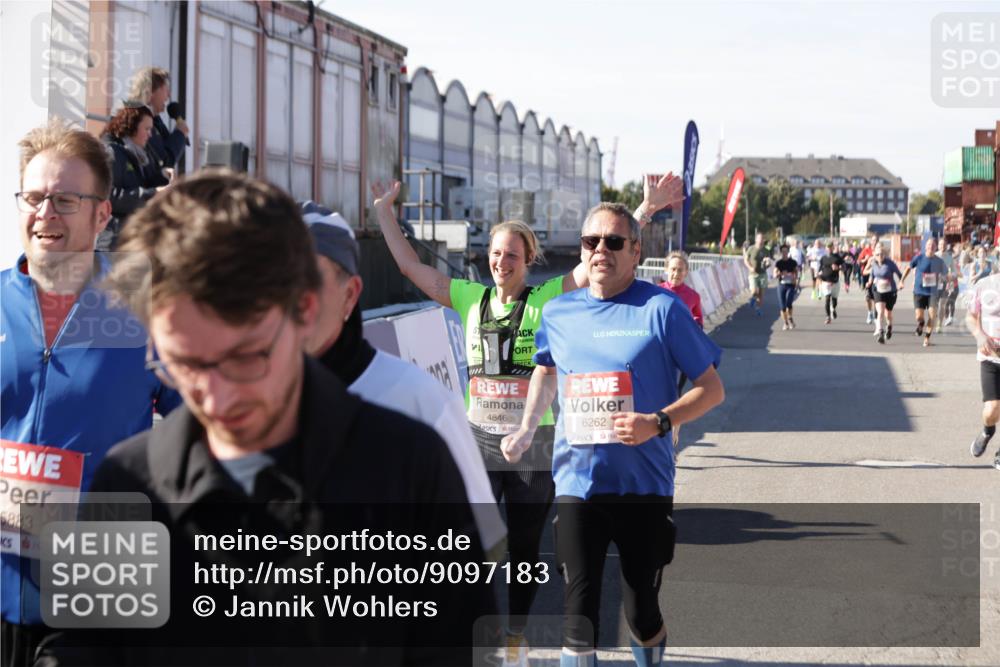 03.10.2025 - Köhlbrandbrückenlauf Jannik Wohlers http://msf.ph/oto/9097183 03.10.2025 13:21:14 Ziel 4363, 4393, 4601, 4680, 4749, 4846, 5265, 5363, 5450, 5618, 5746, 5873, 5878, 5882, 5883, 6262, 6282, 6602, 6756 meine-sportfotos.de