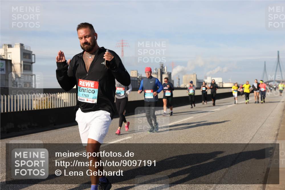 03.10.2025 - Köhlbrandbrückenlauf Lena Gebhardt http://msf.ph/oto/9097191 03.10.2025 10:10:10 Position 2 1763 meine-sportfotos.de