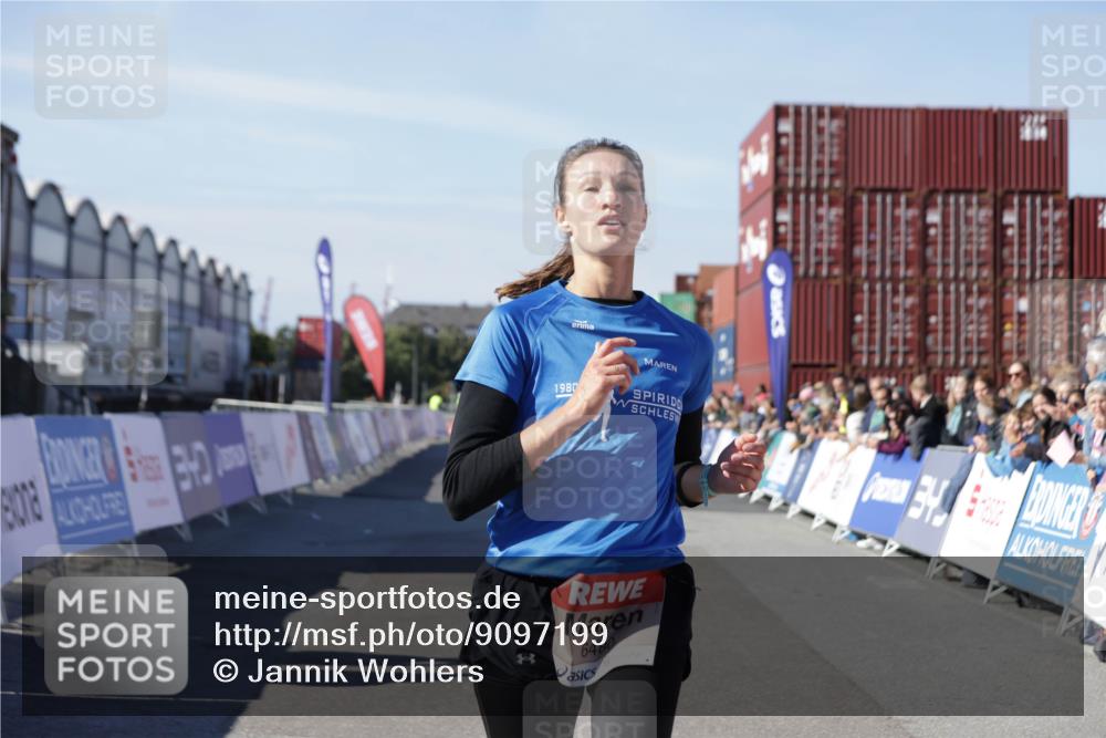 03.10.2025 - Köhlbrandbrückenlauf Jannik Wohlers http://msf.ph/oto/9097199 03.10.2025 12:55:52 Ziel 4594, 5966, 6100, 6480, 6762 meine-sportfotos.de