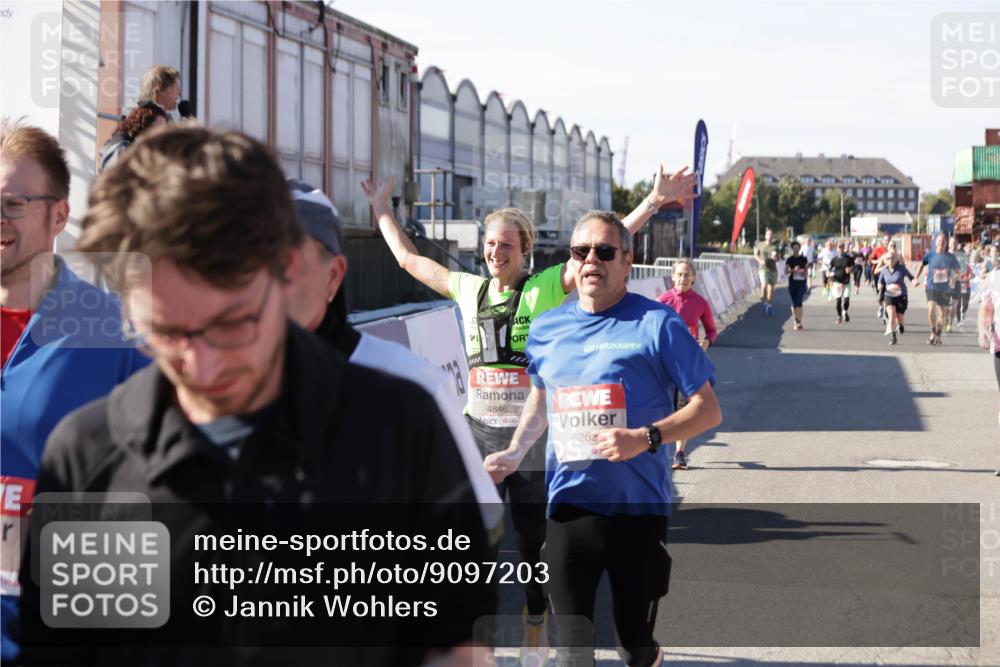 03.10.2025 - Köhlbrandbrückenlauf Jannik Wohlers http://msf.ph/oto/9097203 03.10.2025 13:21:14 Ziel 4363, 4393, 4601, 4680, 4749, 4846, 5265, 5363, 5450, 5618, 5746, 5873, 5878, 5882, 5883, 6262, 6282, 6602, 6756 meine-sportfotos.de