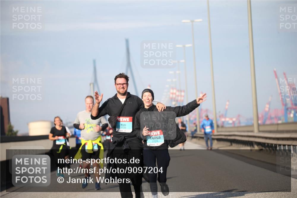 03.10.2025 - Köhlbrandbrückenlauf Jannik Wohlers http://msf.ph/oto/9097204 03.10.2025 10:15:51 Position 3 3733, 2771 meine-sportfotos.de
