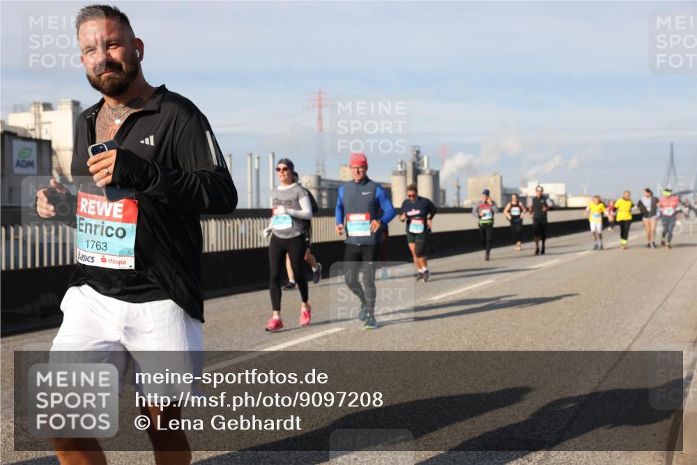 03.10.2025 - Köhlbrandbrückenlauf Lena Gebhardt http://msf.ph/oto/9097208 03.10.2025 10:10:11 Position 2 1763 meine-sportfotos.de