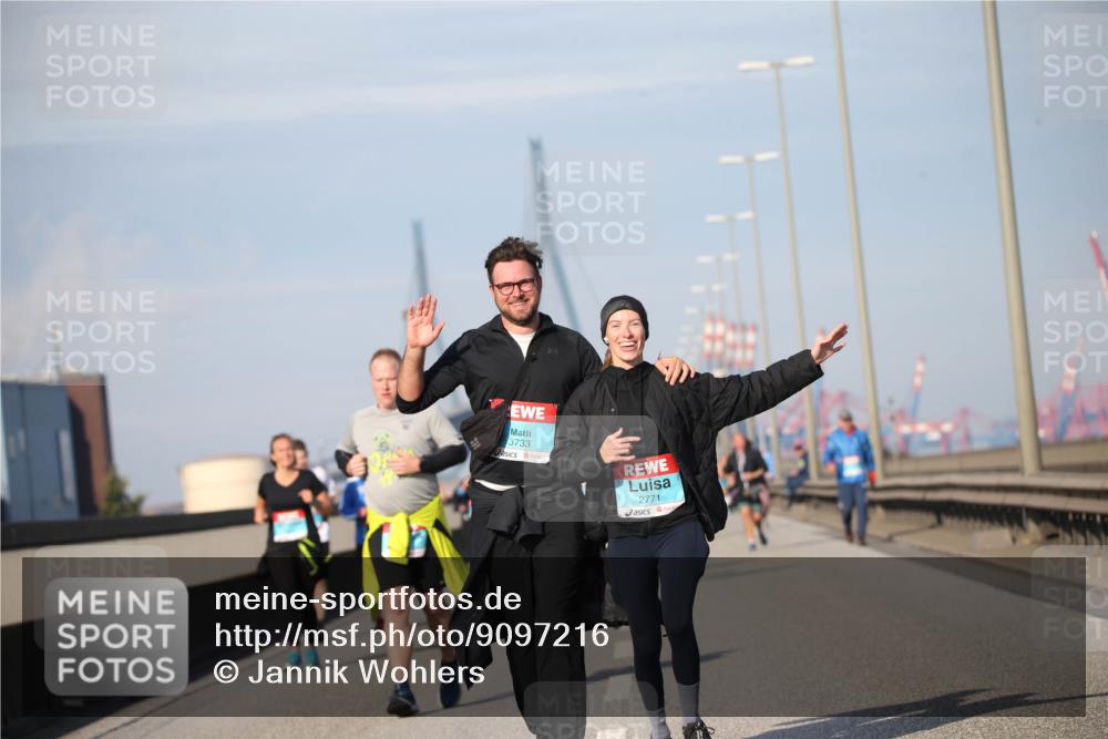 03.10.2025 - Köhlbrandbrückenlauf Jannik Wohlers http://msf.ph/oto/9097216 03.10.2025 10:15:51 Position 3 3733, 2771 meine-sportfotos.de