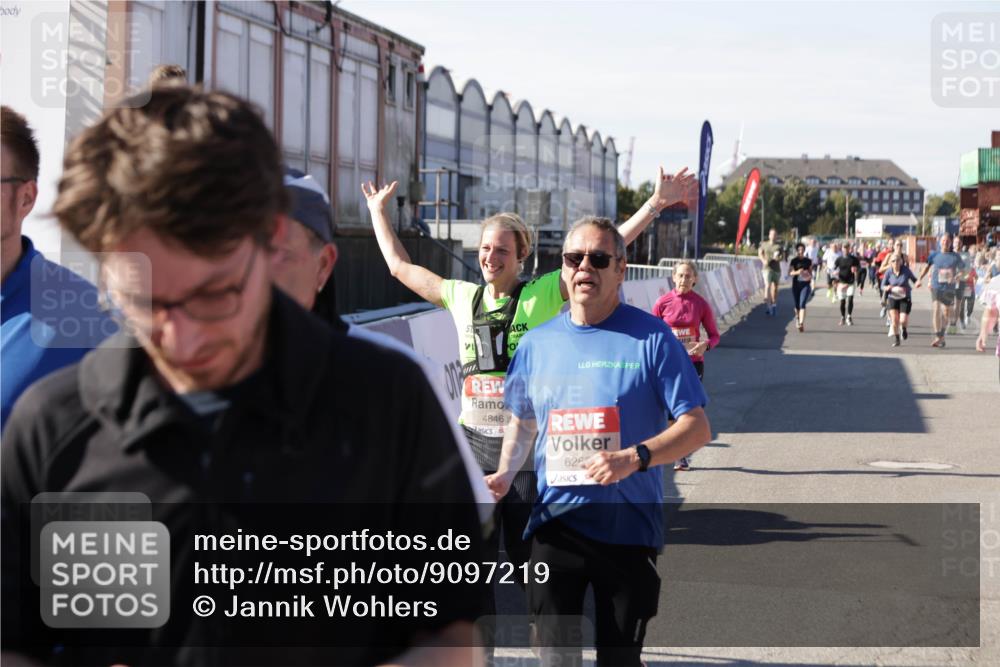 03.10.2025 - Köhlbrandbrückenlauf Jannik Wohlers http://msf.ph/oto/9097219 03.10.2025 13:21:14 Ziel 4363, 4393, 4601, 4680, 4749, 4846, 5265, 5363, 5450, 5618, 5746, 5873, 5878, 5882, 5883, 6262, 6282, 6602, 6756 meine-sportfotos.de