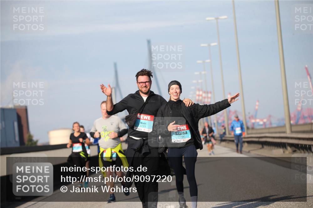 03.10.2025 - Köhlbrandbrückenlauf Jannik Wohlers http://msf.ph/oto/9097220 03.10.2025 10:15:51 Position 3 3733, 2771 meine-sportfotos.de