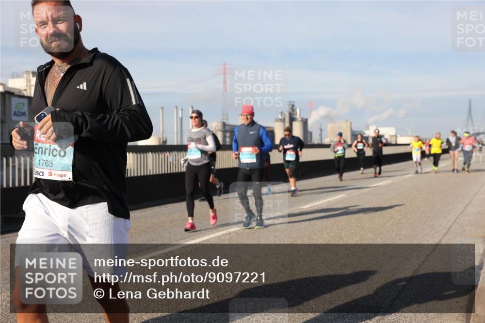03.10.2025 - Köhlbrandbrückenlauf Lena Gebhardt http://msf.ph/oto/9097221 03.10.2025 10:10:11 Position 2 1763 meine-sportfotos.de