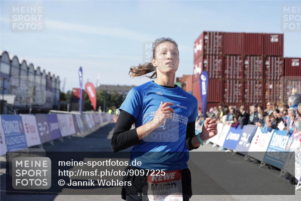 03.10.2025 - Köhlbrandbrückenlauf Jannik Wohlers http://msf.ph/oto/9097225 03.10.2025 12:55:52 Ziel 4594, 5966, 6100, 6480, 6762 meine-sportfotos.de