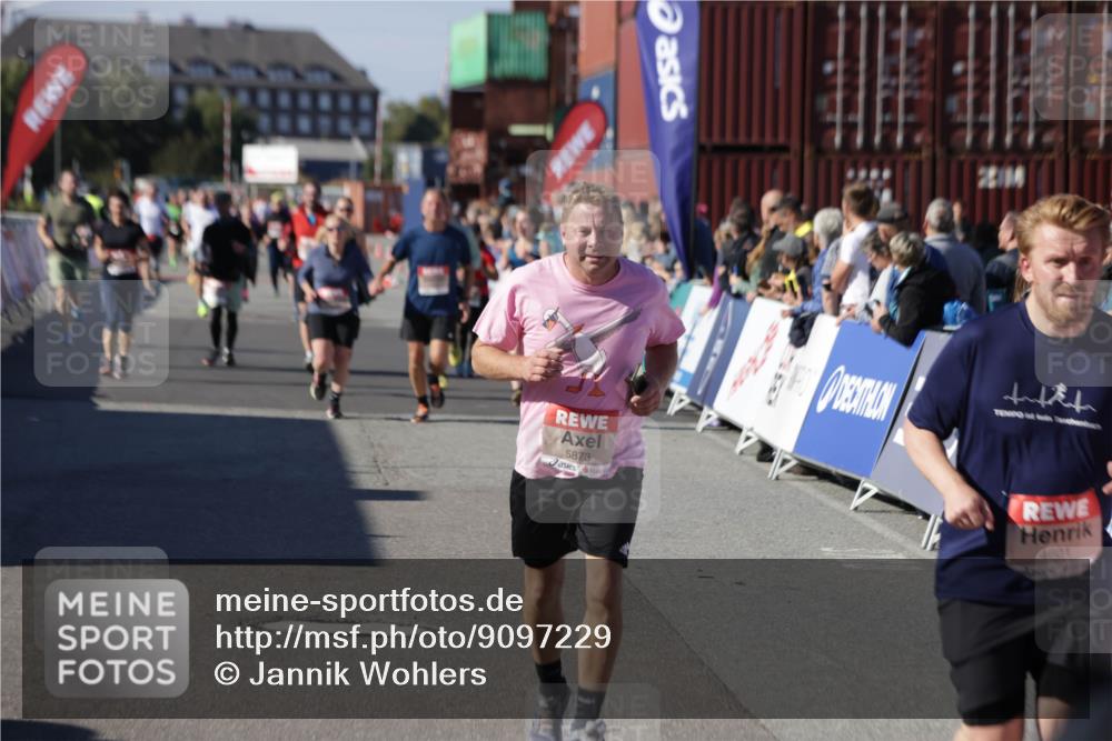 03.10.2025 - Köhlbrandbrückenlauf Jannik Wohlers http://msf.ph/oto/9097229 03.10.2025 13:21:15 Ziel 4363, 4393, 4601, 4749, 4846, 5265, 5450, 5618, 5746, 5873, 5878, 5882, 5883, 6262, 6282, 6602, 6756 meine-sportfotos.de
