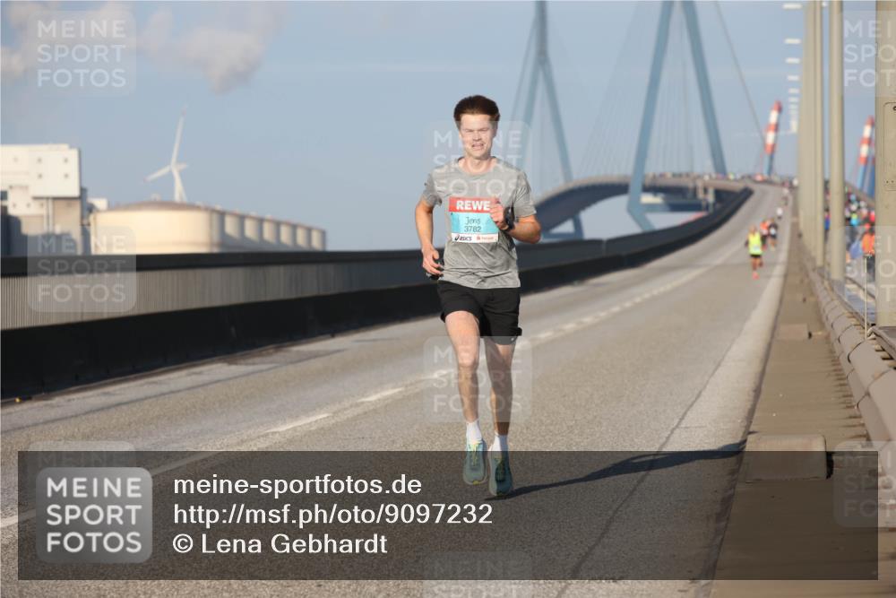 03.10.2025 - Köhlbrandbrückenlauf Lena Gebhardt http://msf.ph/oto/9097232 03.10.2025 09:33:38 Position 2 3782 meine-sportfotos.de
