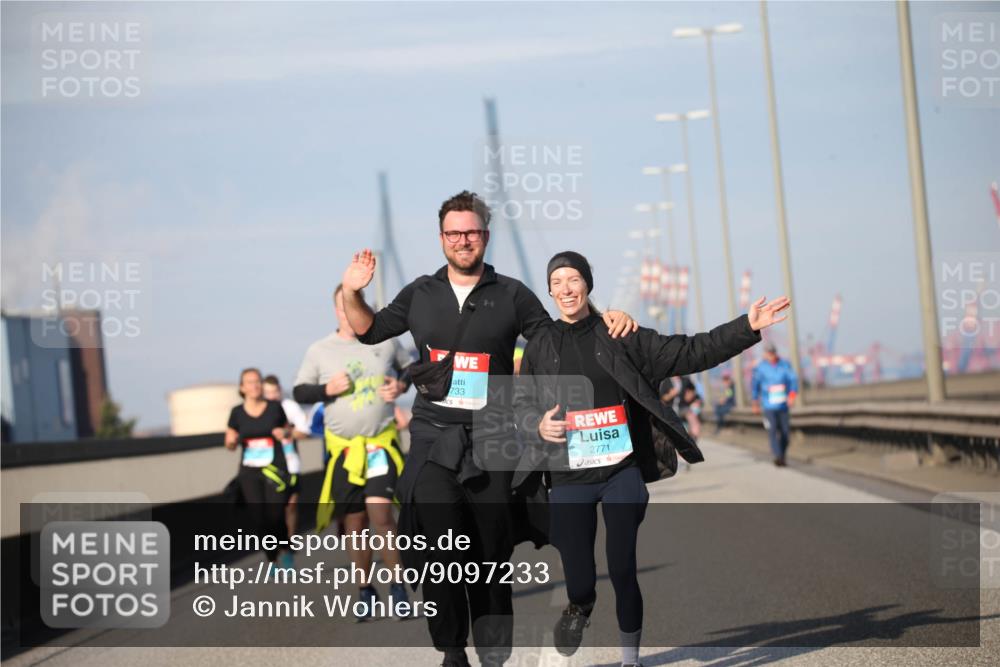 03.10.2025 - Köhlbrandbrückenlauf Jannik Wohlers http://msf.ph/oto/9097233 03.10.2025 10:15:51 Position 3 733, 2771 meine-sportfotos.de