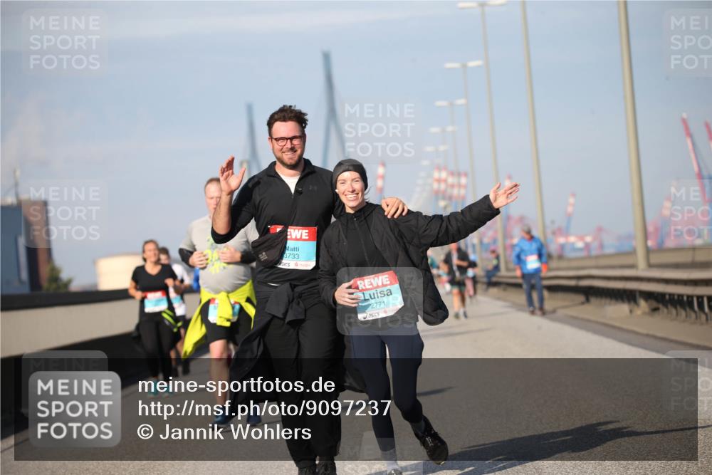 03.10.2025 - Köhlbrandbrückenlauf Jannik Wohlers http://msf.ph/oto/9097237 03.10.2025 10:15:52 Position 3 3733, 2771 meine-sportfotos.de