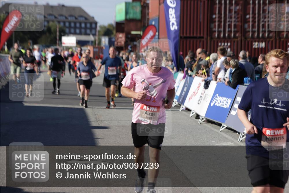 03.10.2025 - Köhlbrandbrückenlauf Jannik Wohlers http://msf.ph/oto/9097239 03.10.2025 13:21:15 Ziel 4363, 4393, 4601, 4749, 4846, 5265, 5450, 5618, 5746, 5873, 5878, 5882, 5883, 6262, 6282, 6602, 6756 meine-sportfotos.de