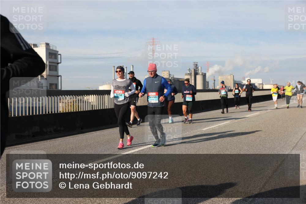 03.10.2025 - Köhlbrandbrückenlauf Lena Gebhardt http://msf.ph/oto/9097242 03.10.2025 10:10:11 Position 2 2248 meine-sportfotos.de