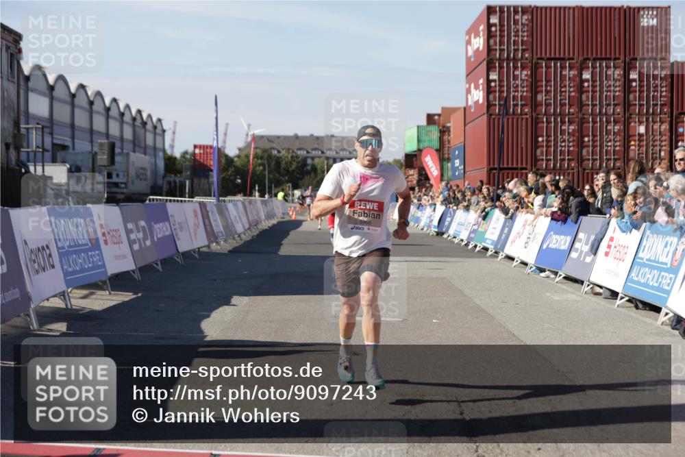 03.10.2025 - Köhlbrandbrückenlauf Jannik Wohlers http://msf.ph/oto/9097243 03.10.2025 12:55:58 Ziel 5966, 6480, 6778 meine-sportfotos.de
