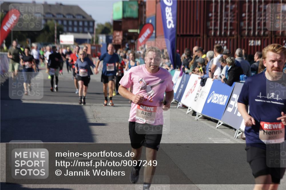 03.10.2025 - Köhlbrandbrückenlauf Jannik Wohlers http://msf.ph/oto/9097249 03.10.2025 13:21:15 Ziel 4363, 4393, 4601, 4749, 4846, 5265, 5450, 5618, 5746, 5873, 5878, 5882, 5883, 6262, 6282, 6602, 6756 meine-sportfotos.de