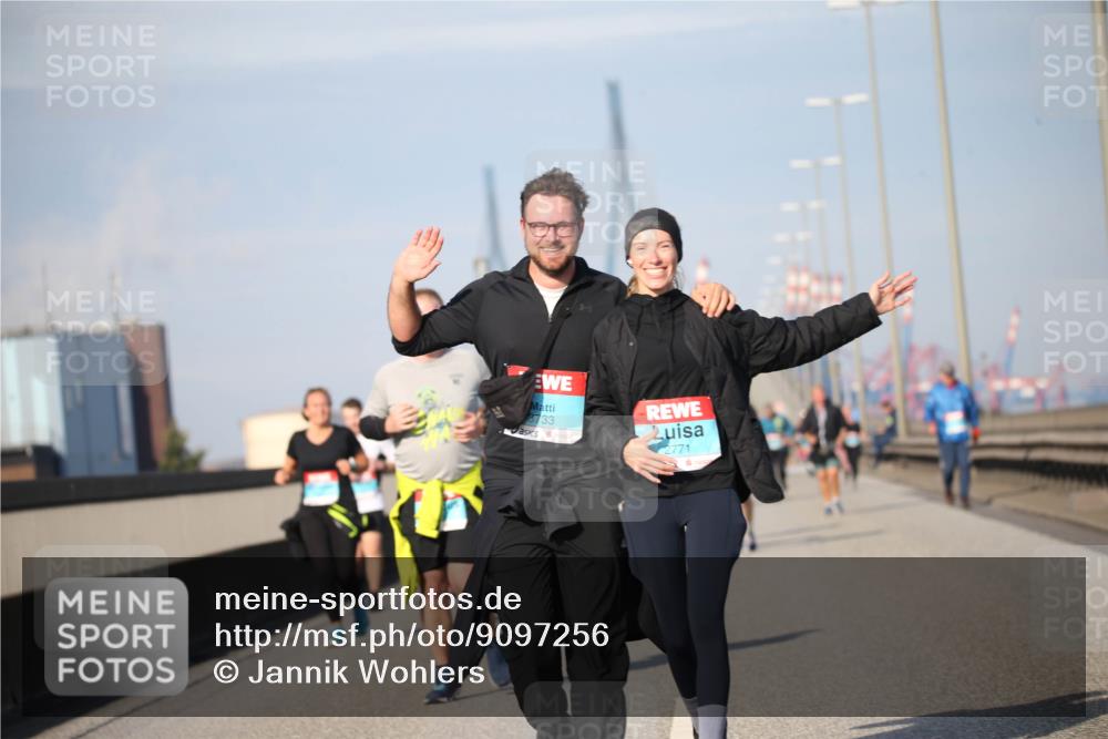 03.10.2025 - Köhlbrandbrückenlauf Jannik Wohlers http://msf.ph/oto/9097256 03.10.2025 10:15:52 Position 3 3733, 2771 meine-sportfotos.de