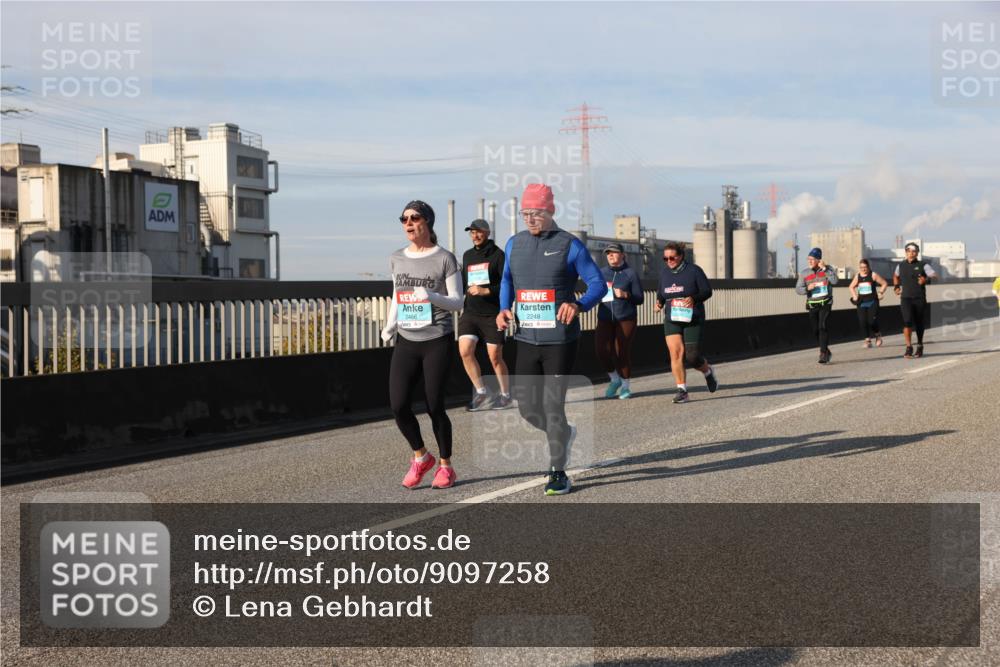 03.10.2025 - Köhlbrandbrückenlauf Lena Gebhardt http://msf.ph/oto/9097258 03.10.2025 10:10:11 Position 2 2466, 2248 meine-sportfotos.de