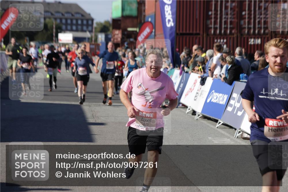 03.10.2025 - Köhlbrandbrückenlauf Jannik Wohlers http://msf.ph/oto/9097261 03.10.2025 13:21:15 Ziel 4363, 4393, 4601, 4749, 4846, 5265, 5450, 5618, 5746, 5873, 5878, 5882, 5883, 6262, 6282, 6602, 6756 meine-sportfotos.de