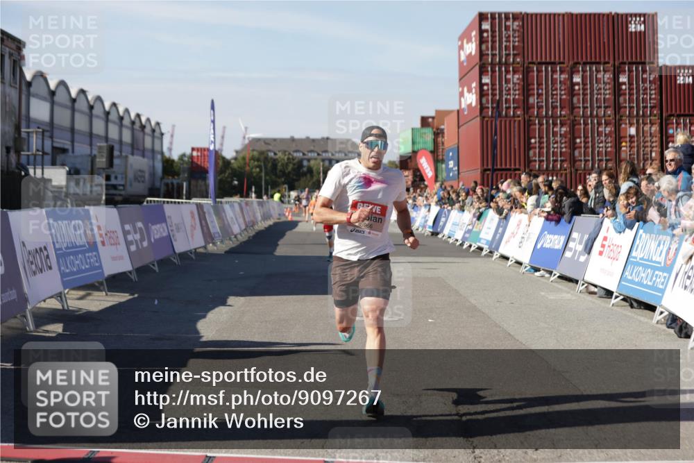 03.10.2025 - Köhlbrandbrückenlauf Jannik Wohlers http://msf.ph/oto/9097267 03.10.2025 12:55:58 Ziel 5966, 6480, 6778 meine-sportfotos.de