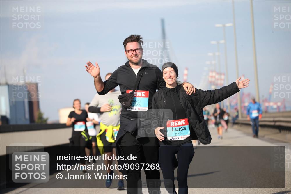 03.10.2025 - Köhlbrandbrückenlauf Jannik Wohlers http://msf.ph/oto/9097268 03.10.2025 10:15:52 Position 3 3733, 2771 meine-sportfotos.de