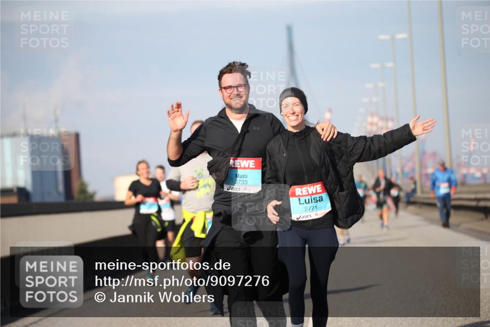 03.10.2025 - Köhlbrandbrückenlauf Jannik Wohlers http://msf.ph/oto/9097276 03.10.2025 10:15:52 Position 3 8733, 2771 meine-sportfotos.de