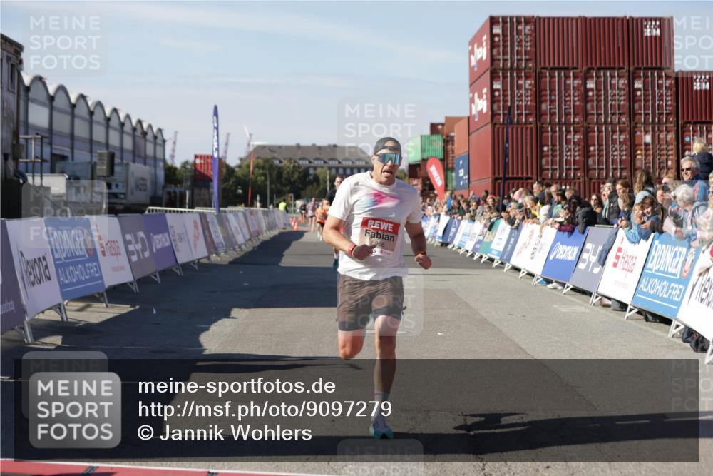 03.10.2025 - Köhlbrandbrückenlauf Jannik Wohlers http://msf.ph/oto/9097279 03.10.2025 12:55:58 Ziel 5966, 6480, 6778 meine-sportfotos.de