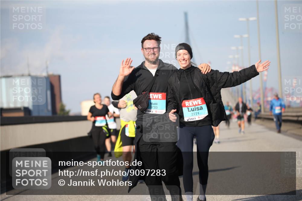03.10.2025 - Köhlbrandbrückenlauf Jannik Wohlers http://msf.ph/oto/9097283 03.10.2025 10:15:52 Position 3 3733, 2771 meine-sportfotos.de