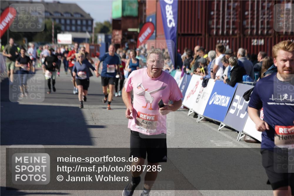 03.10.2025 - Köhlbrandbrückenlauf Jannik Wohlers http://msf.ph/oto/9097285 03.10.2025 13:21:16 Ziel 4363, 4379, 4393, 4601, 4749, 4838, 4846, 5265, 5450, 5618, 5746, 5873, 5878, 5882, 5883, 6262, 6282, 6602, 6756 meine-sportfotos.de