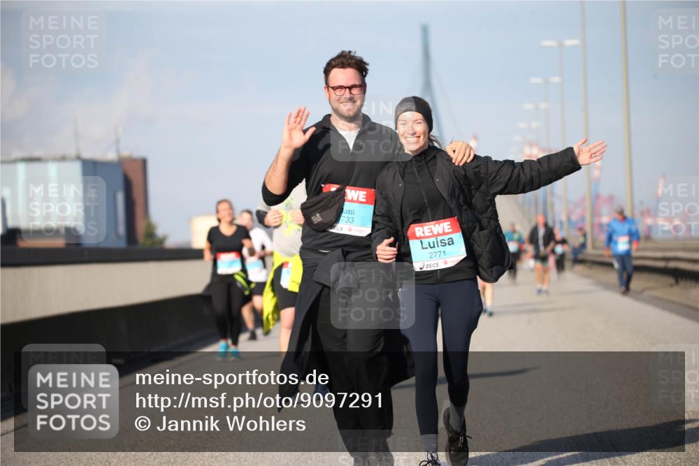 03.10.2025 - Köhlbrandbrückenlauf Jannik Wohlers http://msf.ph/oto/9097291 03.10.2025 10:15:52 Position 3 733, 2771 meine-sportfotos.de
