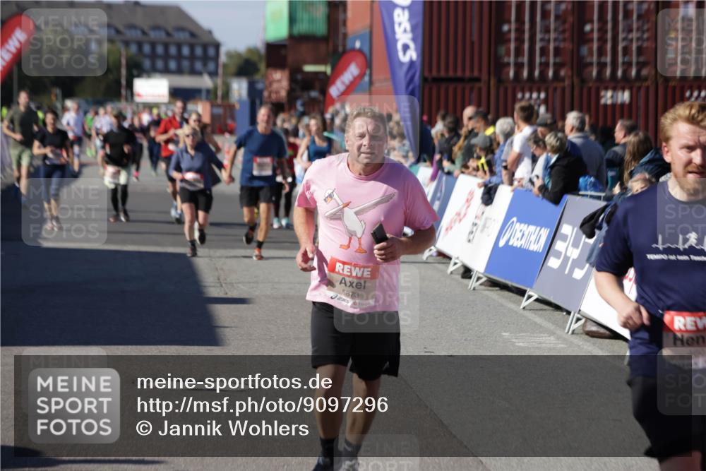 03.10.2025 - Köhlbrandbrückenlauf Jannik Wohlers http://msf.ph/oto/9097296 03.10.2025 13:21:16 Ziel 4363, 4379, 4393, 4601, 4749, 4838, 4846, 5265, 5450, 5618, 5746, 5873, 5878, 5882, 5883, 6262, 6282, 6602, 6756 meine-sportfotos.de