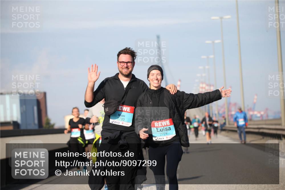 03.10.2025 - Köhlbrandbrückenlauf Jannik Wohlers http://msf.ph/oto/9097299 03.10.2025 10:15:53 Position 3 3733, 2771 meine-sportfotos.de