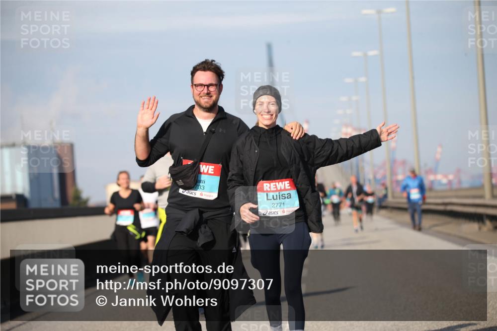 03.10.2025 - Köhlbrandbrückenlauf Jannik Wohlers http://msf.ph/oto/9097307 03.10.2025 10:15:53 Position 3 83, 2771 meine-sportfotos.de