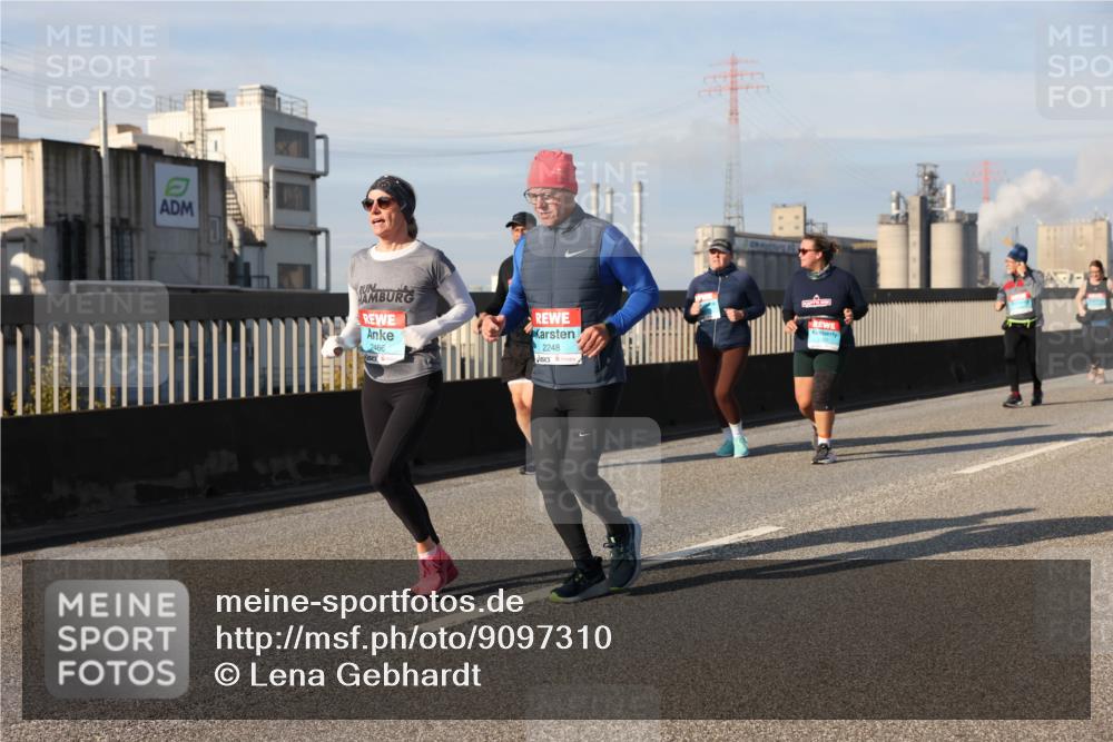03.10.2025 - Köhlbrandbrückenlauf Lena Gebhardt http://msf.ph/oto/9097310 03.10.2025 10:10:12 Position 2 2466, 2248 meine-sportfotos.de