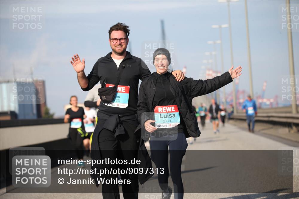 03.10.2025 - Köhlbrandbrückenlauf Jannik Wohlers http://msf.ph/oto/9097313 03.10.2025 10:15:53 Position 3 33, 2771 meine-sportfotos.de