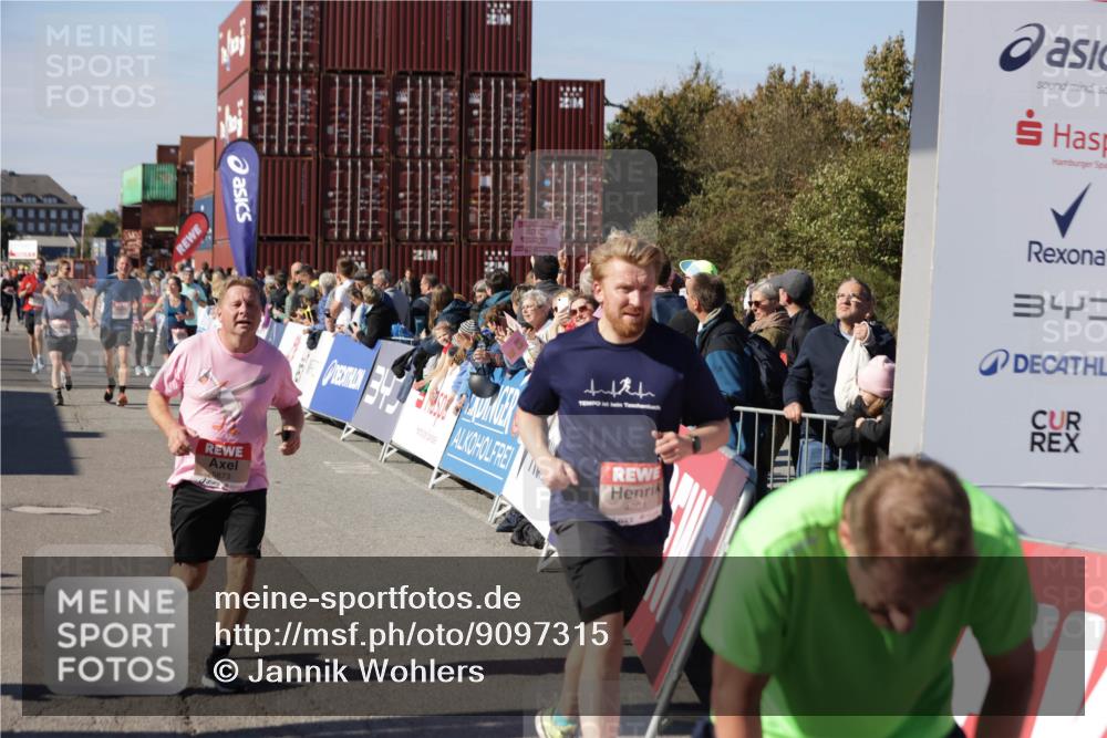 03.10.2025 - Köhlbrandbrückenlauf Jannik Wohlers http://msf.ph/oto/9097315 03.10.2025 13:21:16 Ziel 4363, 4379, 4393, 4601, 4749, 4838, 4846, 5265, 5450, 5618, 5746, 5873, 5878, 5882, 5883, 6262, 6282, 6602, 6756 meine-sportfotos.de