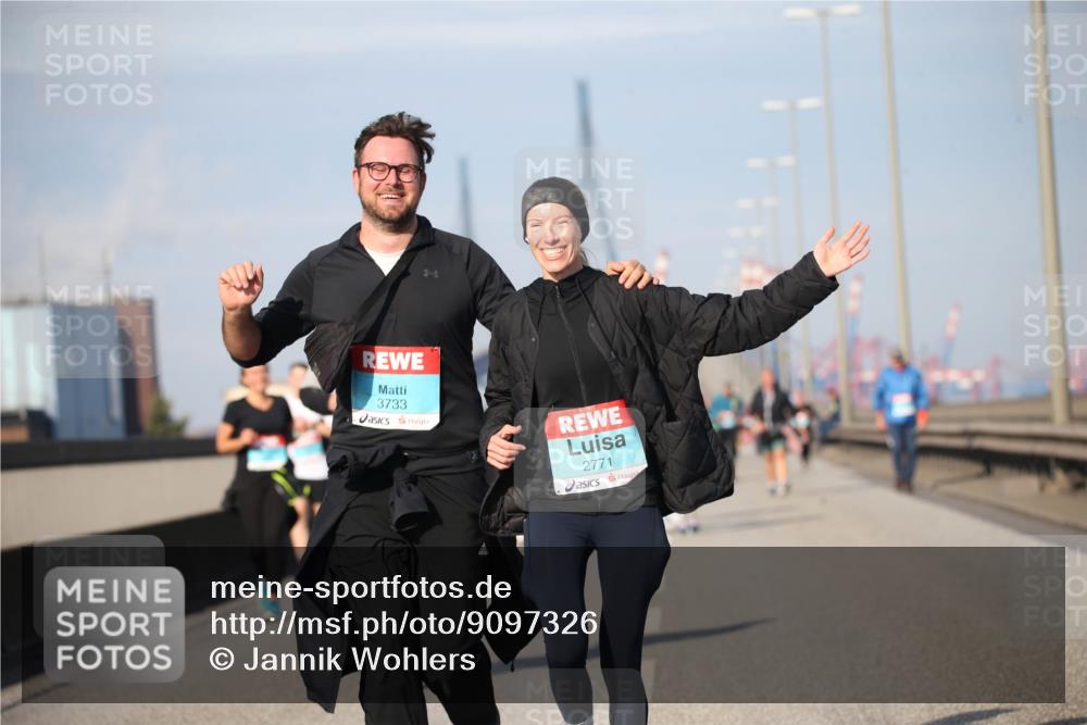 03.10.2025 - Köhlbrandbrückenlauf Jannik Wohlers http://msf.ph/oto/9097326 03.10.2025 10:15:53 Position 3 3733, 2771 meine-sportfotos.de