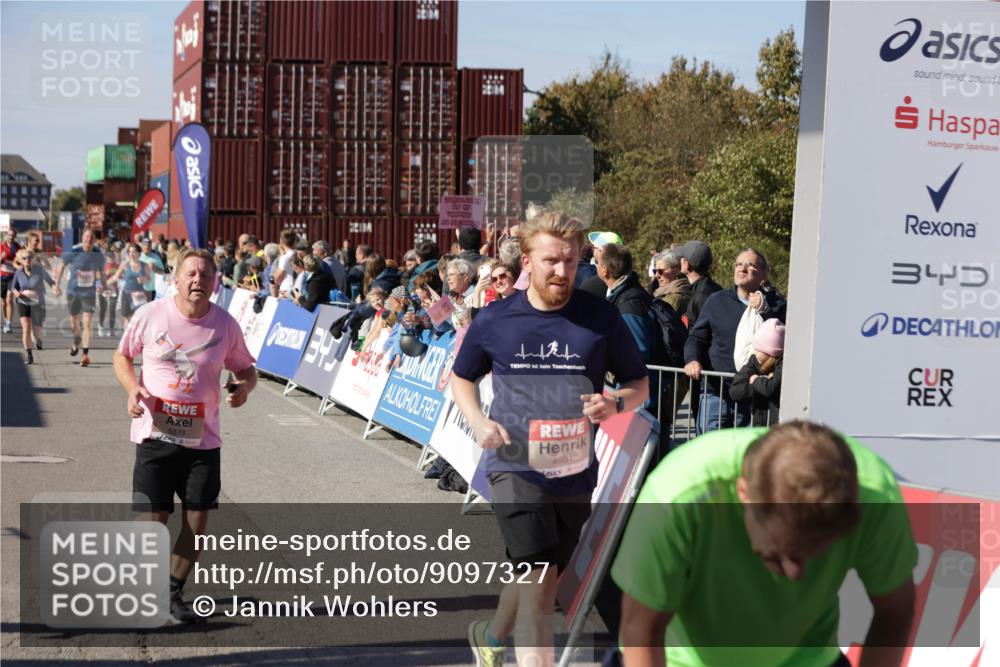 03.10.2025 - Köhlbrandbrückenlauf Jannik Wohlers http://msf.ph/oto/9097327 03.10.2025 13:21:16 Ziel 4363, 4379, 4393, 4601, 4749, 4838, 4846, 5265, 5450, 5618, 5746, 5873, 5878, 5882, 5883, 6262, 6282, 6602, 6756 meine-sportfotos.de