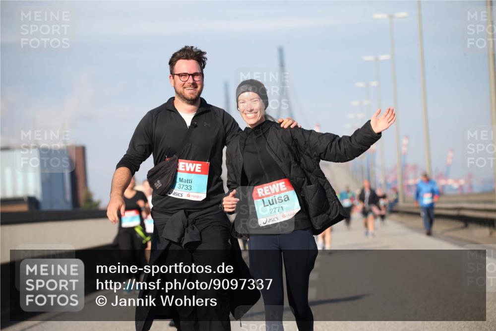 03.10.2025 - Köhlbrandbrückenlauf Jannik Wohlers http://msf.ph/oto/9097337 03.10.2025 10:15:53 Position 3 3733, 2771 meine-sportfotos.de