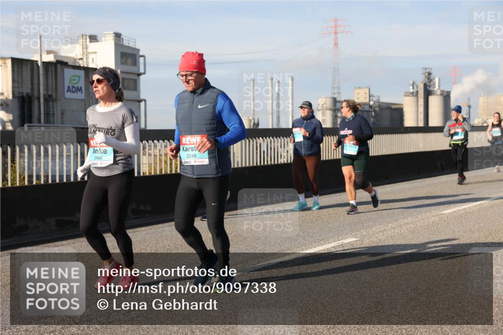 03.10.2025 - Köhlbrandbrückenlauf Lena Gebhardt http://msf.ph/oto/9097338 03.10.2025 10:10:12 Position 2 2466, 2248 meine-sportfotos.de